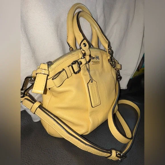 Coach Pastel Yellow Leather Crossbody - Picture 4 of 14